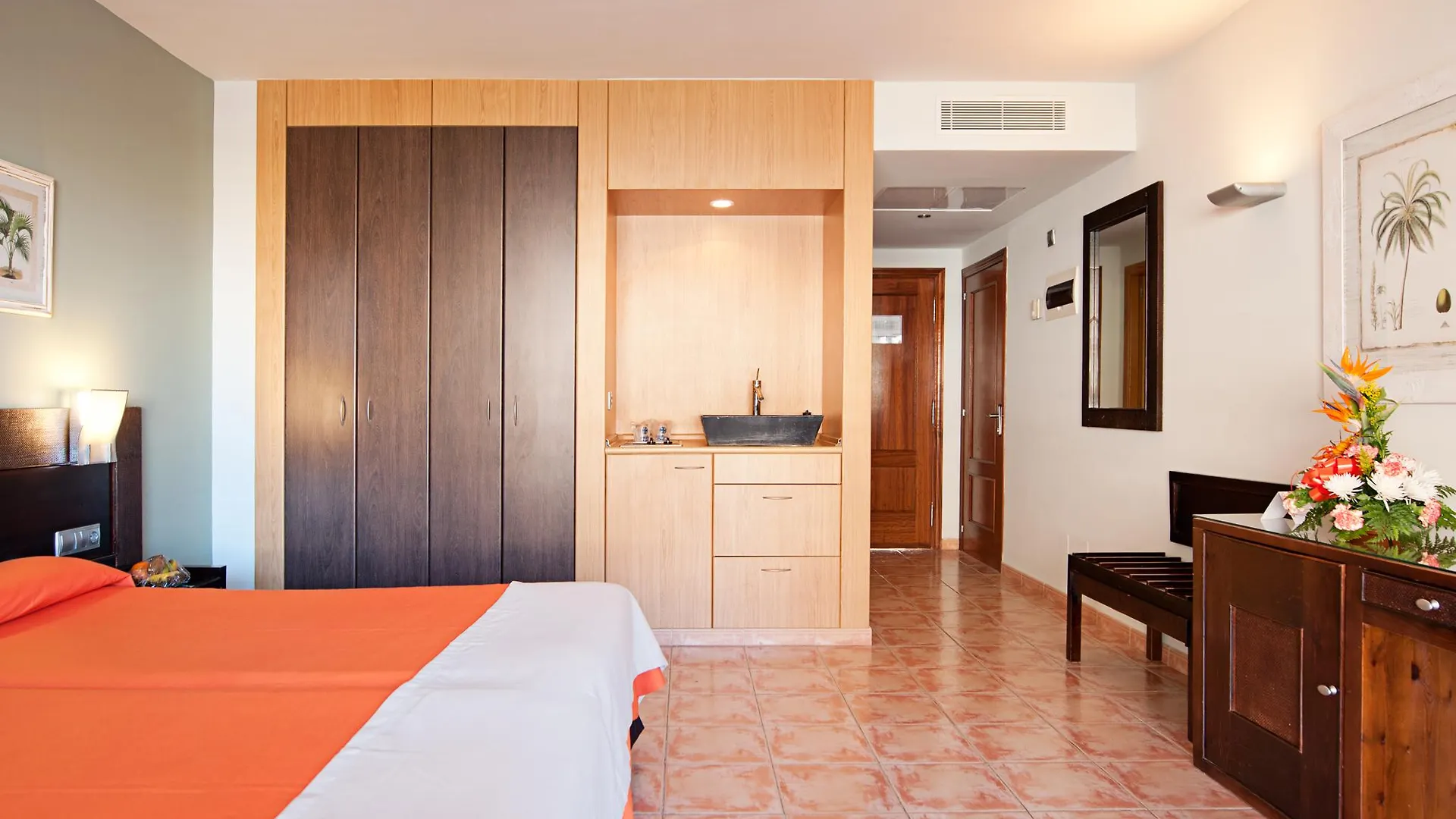 Hotel Livvo Lago Taurito & Aquapark