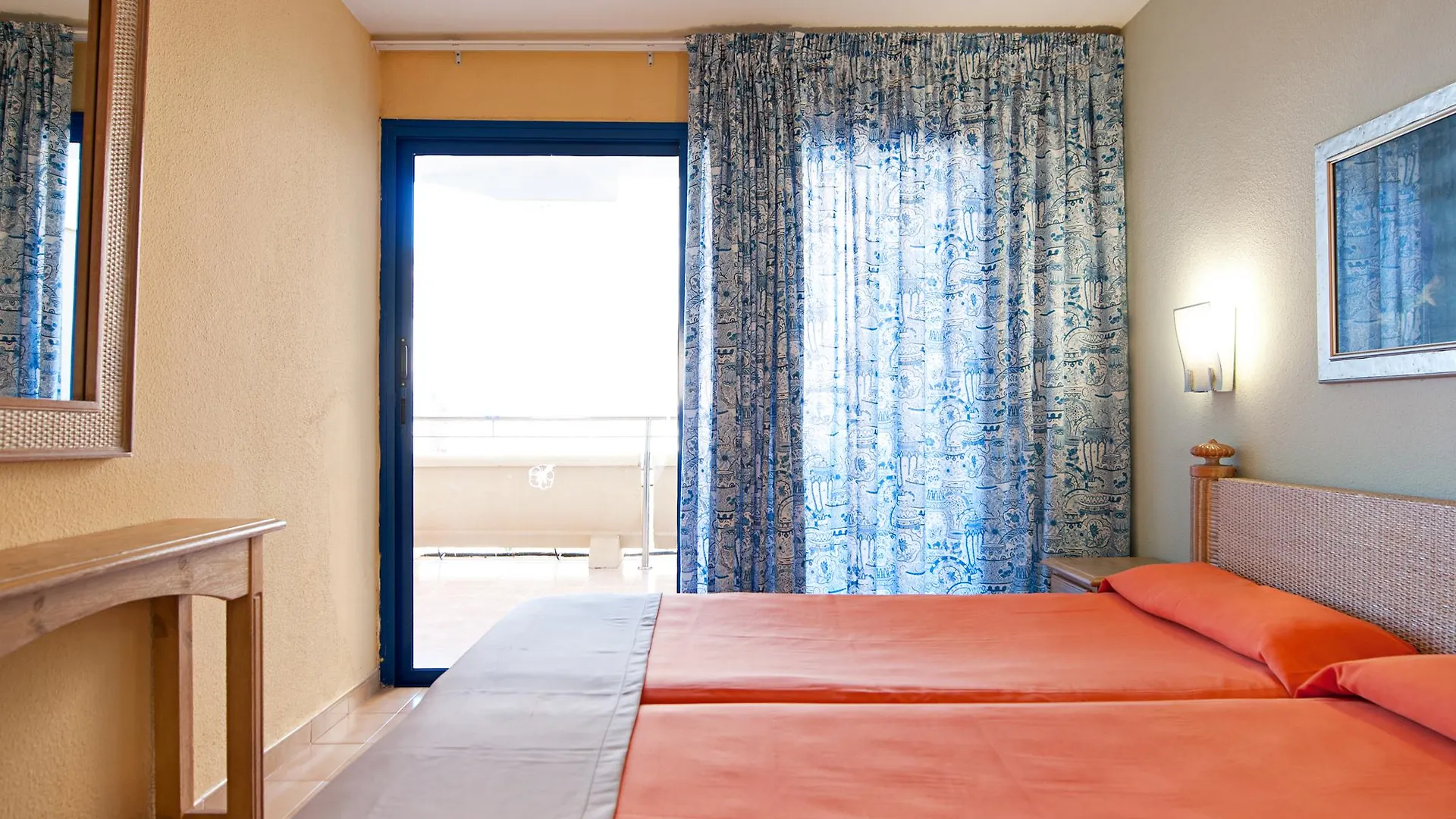 Hotel Livvo Lago Taurito & Aquapark 3*,  Spain
