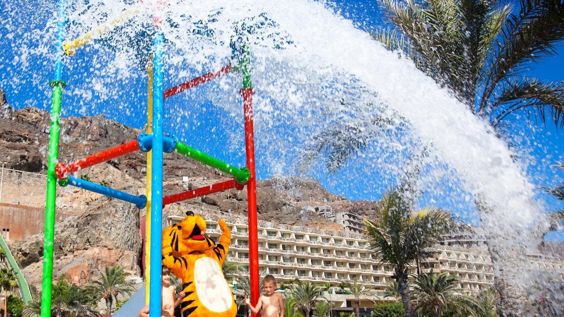 Hotel Livvo Lago Taurito & Aquapark 3*,